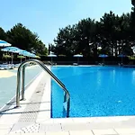 Lejlighed Lovely Flat With Pool Access