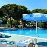 Lovely Flat With Pool Access Lejlighed