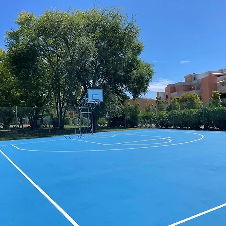 Lovely Flat With Pool Access Apartman *