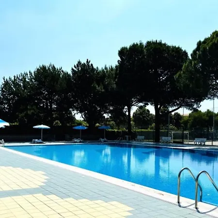 Lovely Flat With Pool Access Apartment
