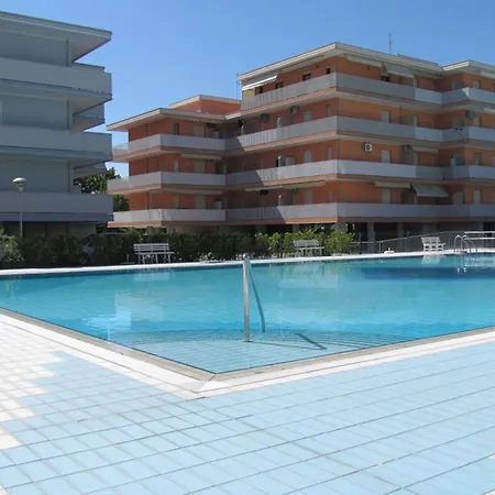 Apartman Lovely Flat With Pool Access *
